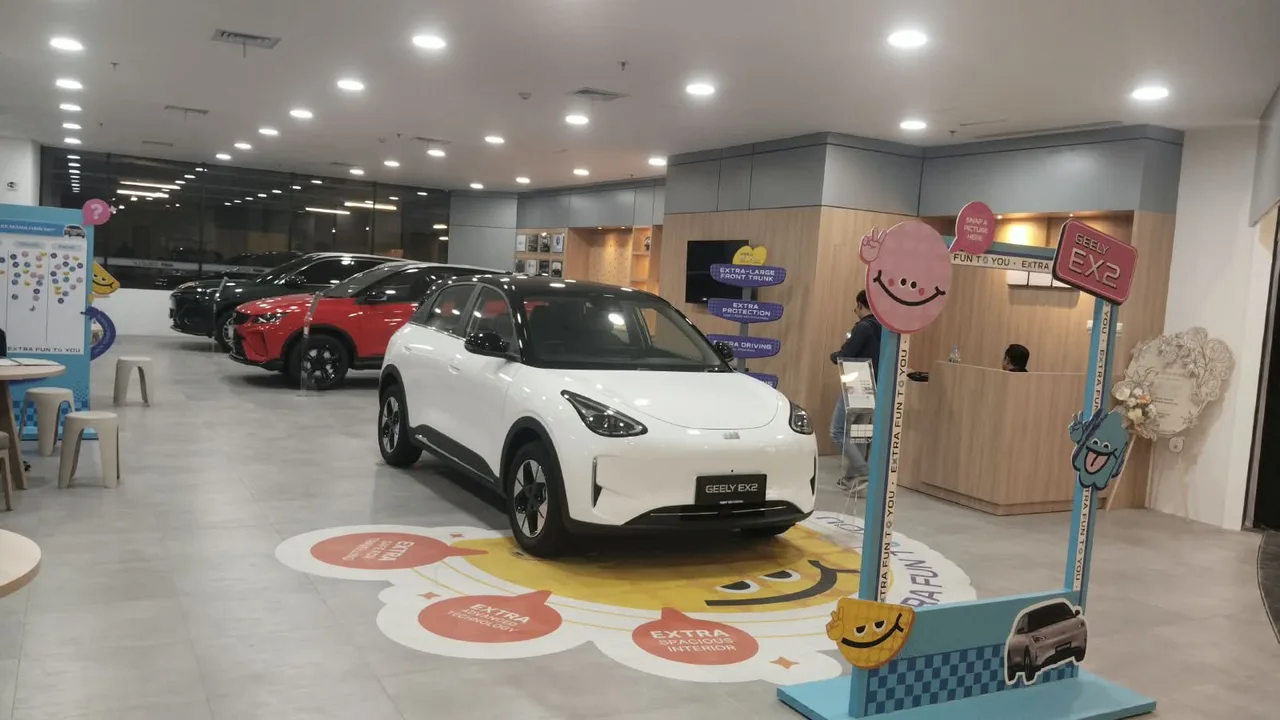 GEELY EX2 — Putih